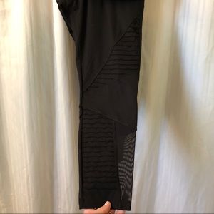 Victoria’s Secret PINK Ultimate Cropped Leggings